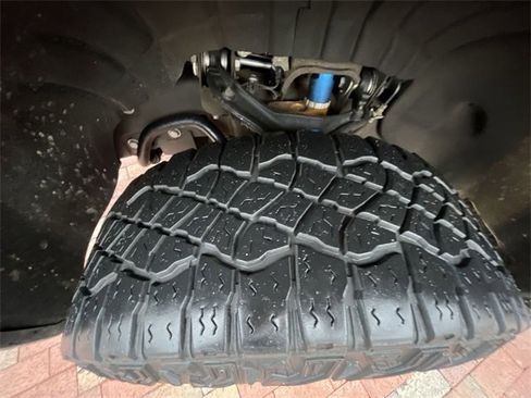 Used 2024 GMC Sierra 2500 AT4X image 6