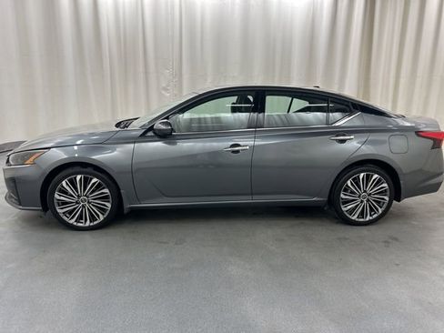 Used 2023 Nissan Altima 2.5 SL image 3