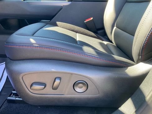 New 2025 Chevrolet Equinox EV RS w/ Convenience Package II FWD image 4