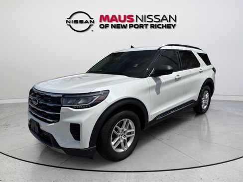 Used 2025 Ford Explorer Active RWD image 6