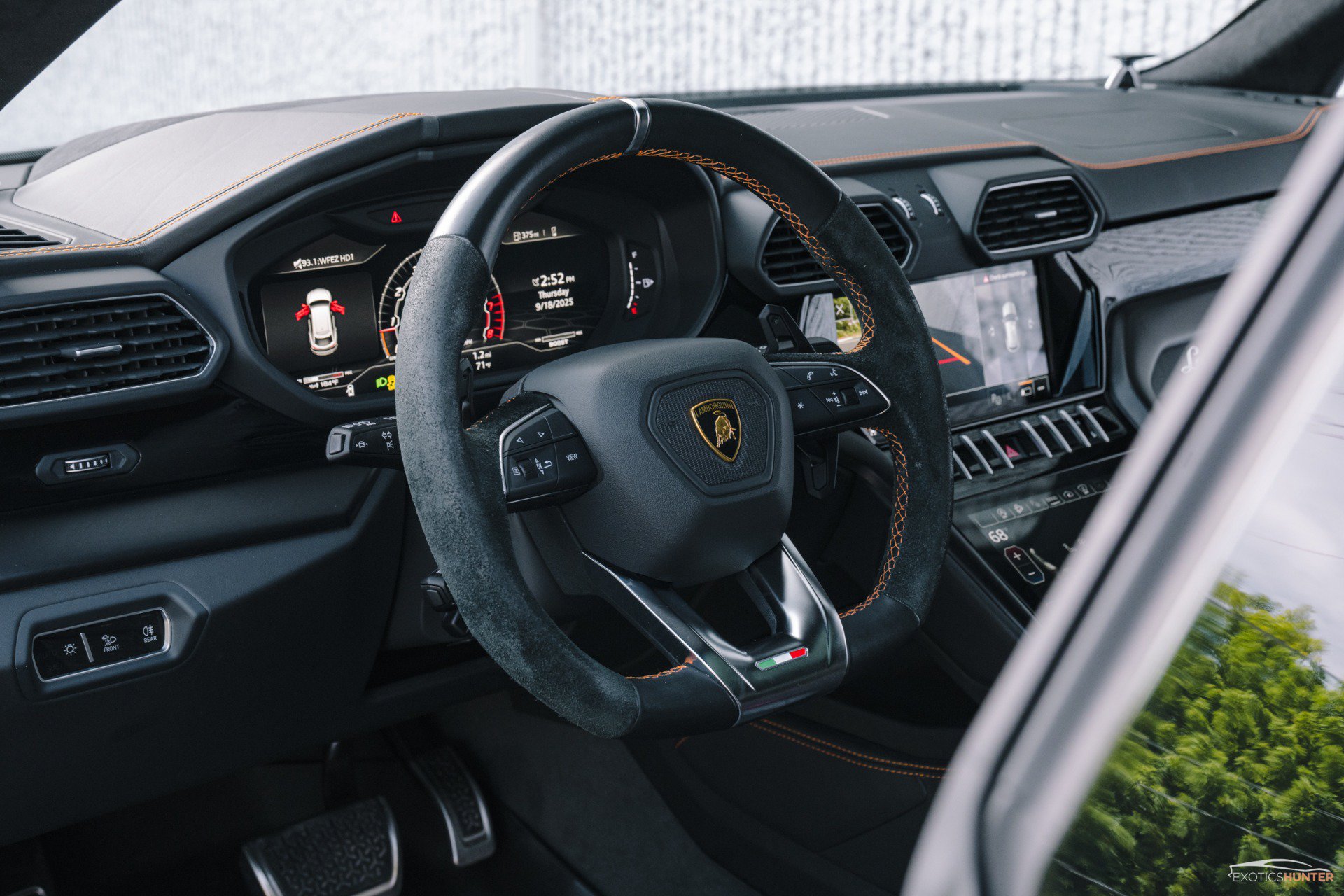 Used 2022 Lamborghini Urus AWD/4WD image 19