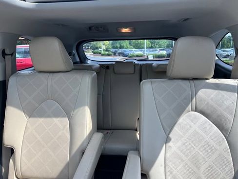 Used 2022 Toyota Highlander Platinum AWD/4WD image 16
