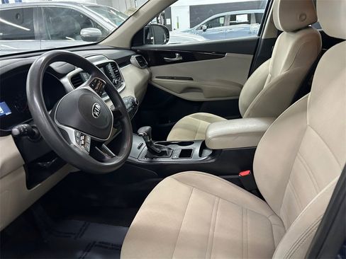 Used 2019 Kia Sorento LX image 25