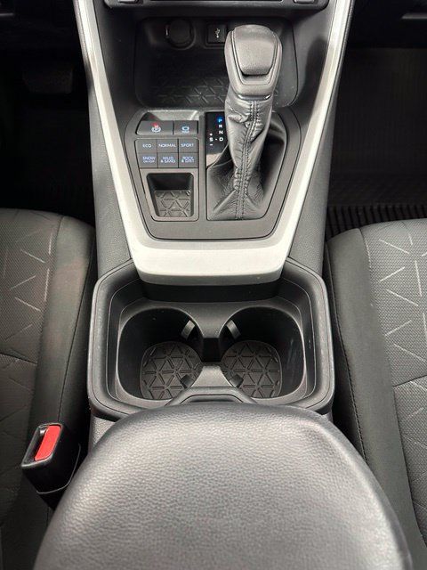 Used 2020 Toyota RAV4 XLE w/ Convenience Package AWD/4WD image 18