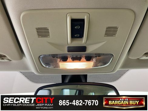 Used 2014 Land Rover LR2 image 19