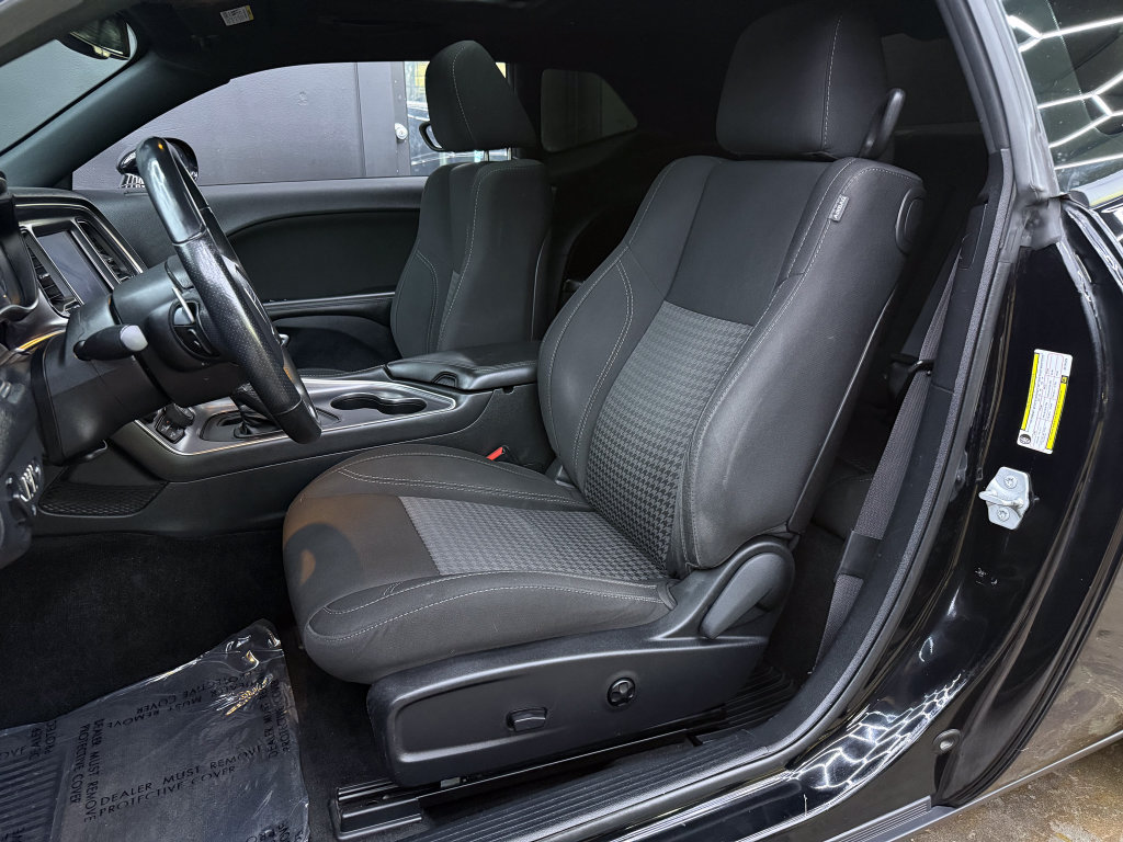 Used 2018 Dodge Challenger R/T w/ Driver Convenience Group RWD image 13