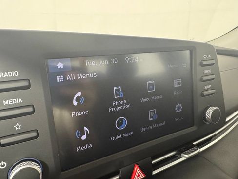 Used 2025 Hyundai Elantra SE FWD image 18