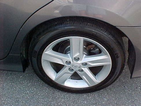 Used 2014 Toyota Camry SE FWD image 7