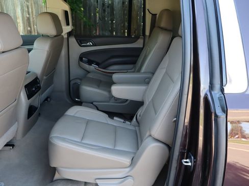 Used 2020 Chevrolet Suburban Premier AWD/4WD image 20