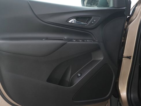 Used 2018 Chevrolet Equinox LT FWD image 19