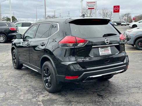 Used 2017 Nissan Rogue S image 5