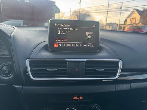 Used 2016 MAZDA MAZDA3 i Sport image 28