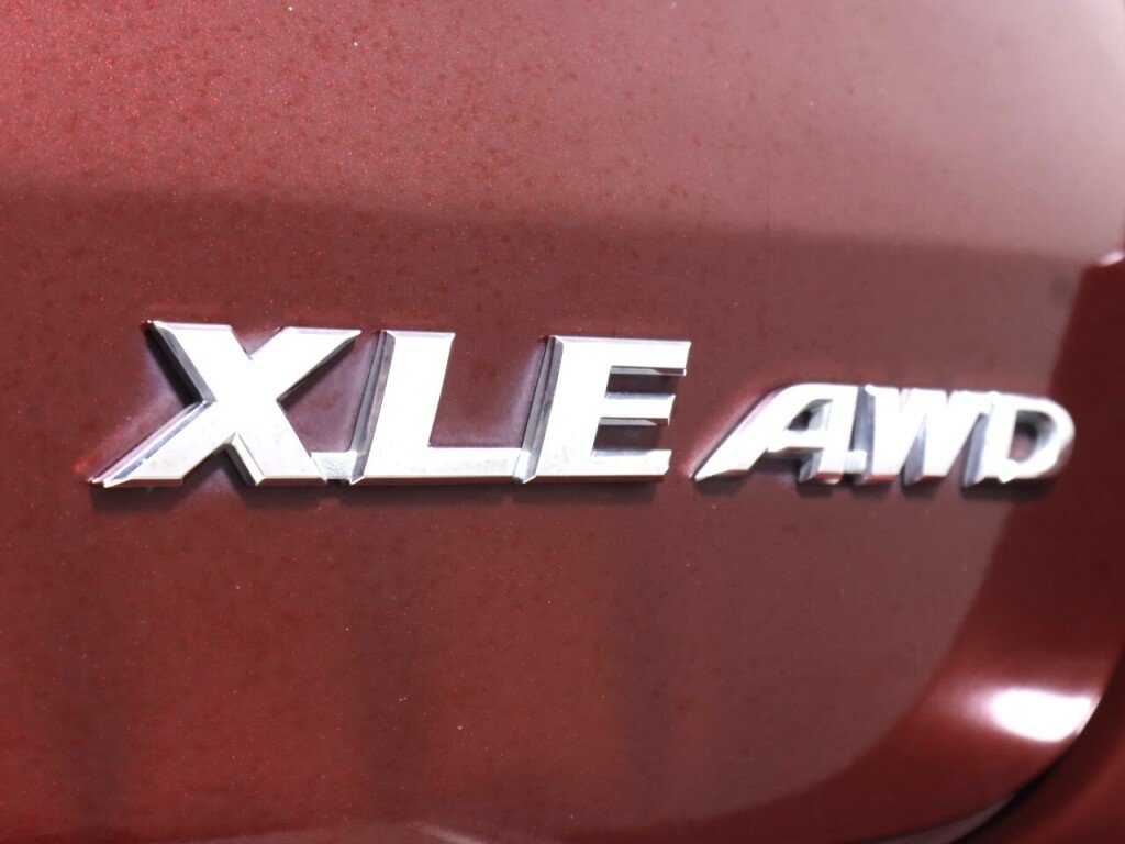 Used 2018 Toyota Highlander XLE AWD/4WD image 38