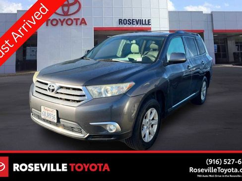 Used 2012 Toyota Highlander SE w/ Tow Pkg image 1