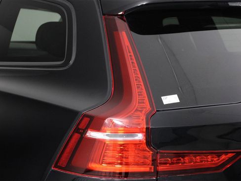 Certified 2025 Volvo V60 B5 Cross Country Plus image 18