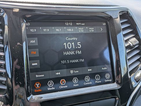 Used 2019 Jeep Cherokee Limited AWD/4WD image 22