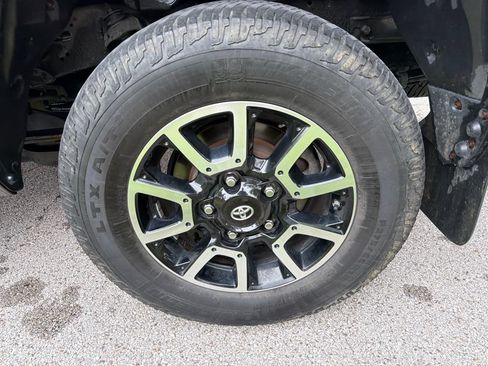 Used 2018 Toyota Tundra Limited w/ Limited Premium Package AWD/4WD image 16