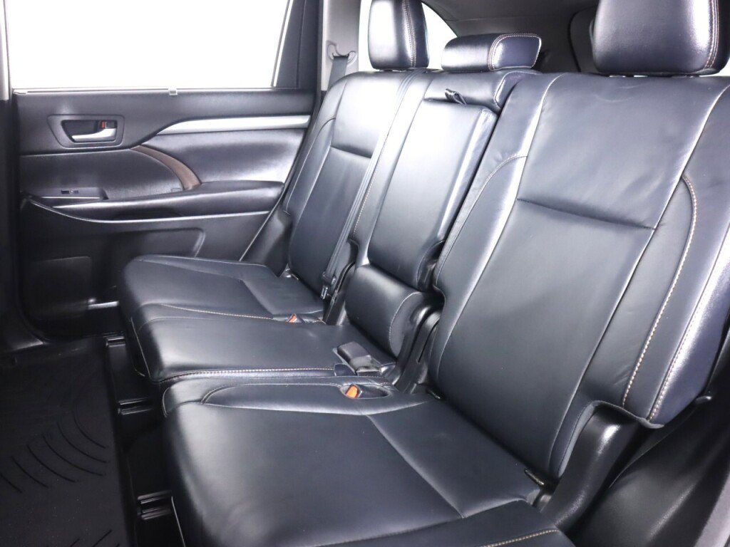 Used 2018 Toyota Highlander XLE AWD/4WD image 34