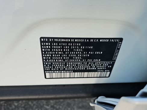 New 2026 Volkswagen Tiguan SE R-Line FWD image 21
