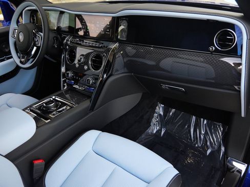 New 2026 Rolls-Royce Cullinan Black Badge image 18