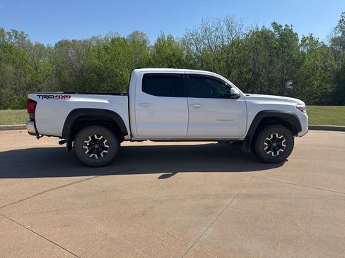 Used 2019 Toyota Tacoma TRD Off-Road image 5