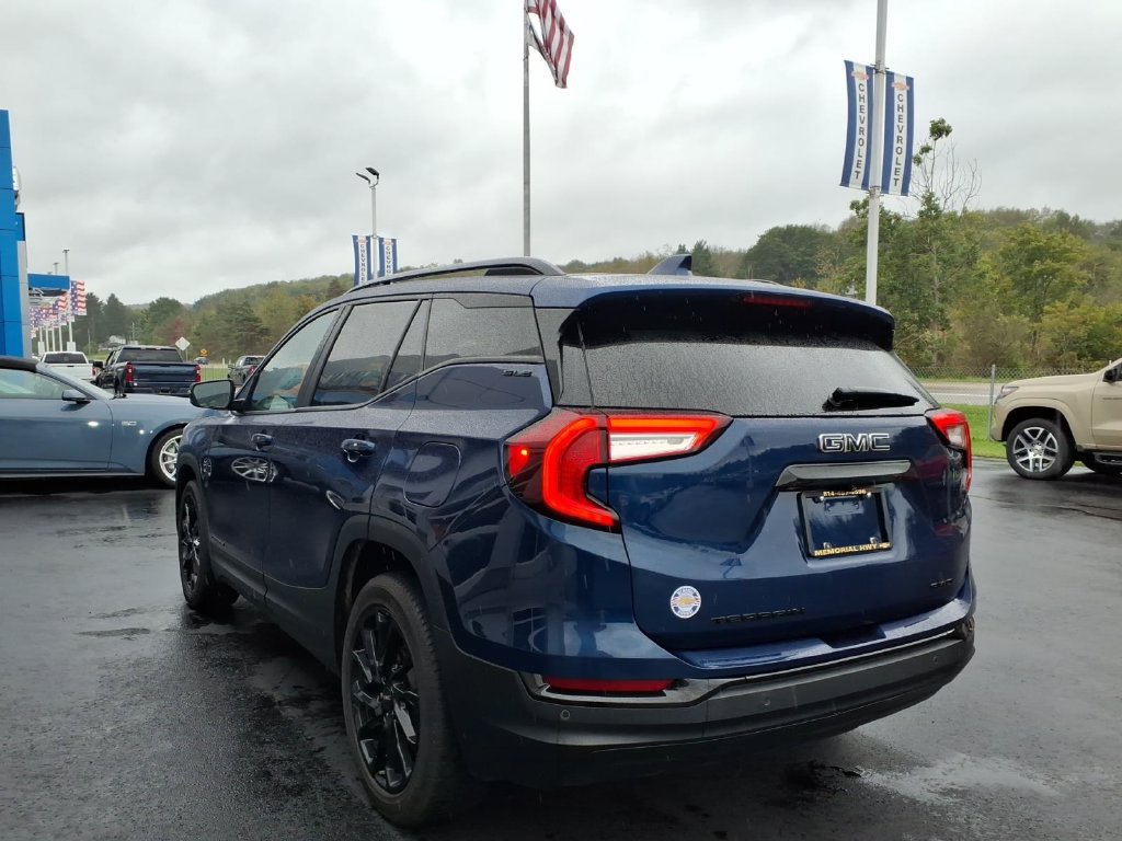 Used 2023 GMC Terrain SLE w/ Driver Convenience Package AWD/4WD image 5