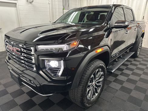 Used 2024 GMC Canyon Denali image 4