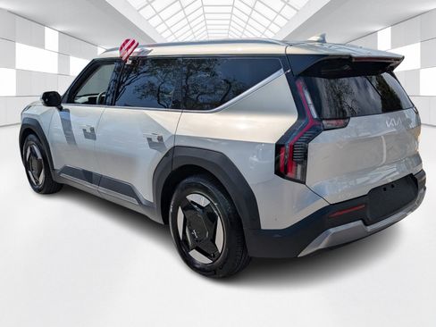 Used 2026 Kia EV9 Wind image 5