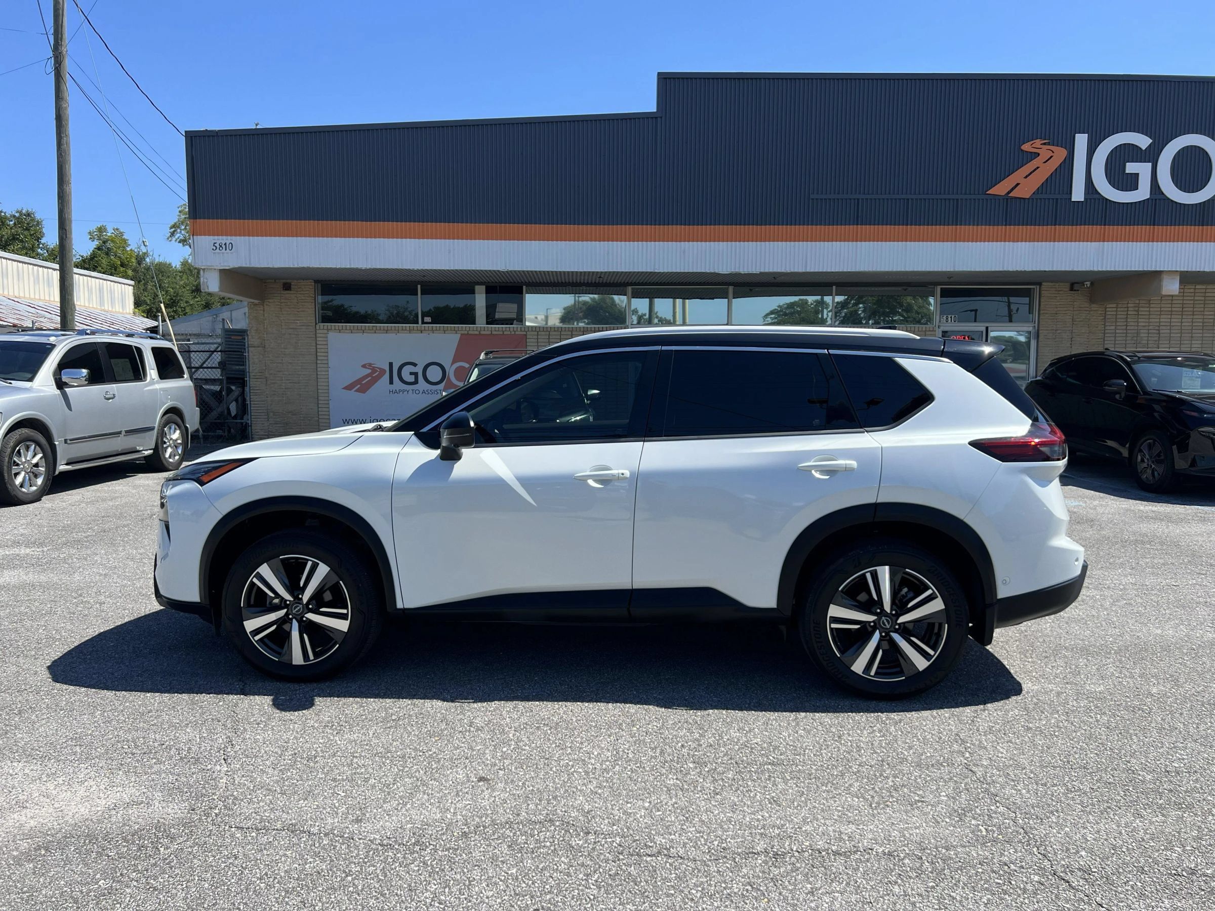 Used 2024 Nissan Rogue SL w/ SL Premium Package FWD image 8