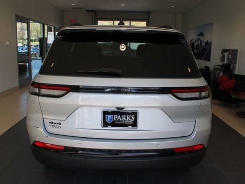 Used 2025 Jeep Grand Cherokee Altitude image 27