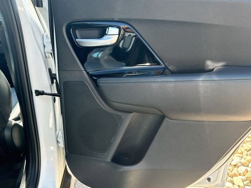 Used 2020 Kia Niro EX Premium w/ Cold Weather Package FWD image 30