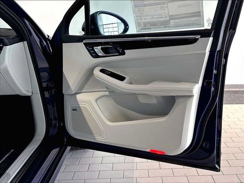New 2026 Porsche Macan AWD/4WD image 25