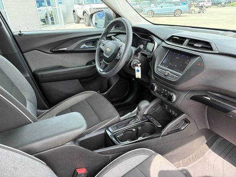 Used 2021 Chevrolet TrailBlazer LS w/ LPO, Blackout Package FWD image 24