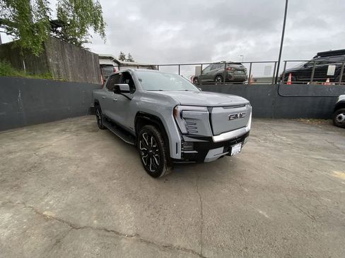 Used 2025 GMC Sierra EV Denali AWD/4WD image 8