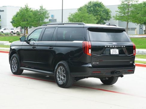 Used 2025 Ford Expedition Max Active AWD/4WD image 3