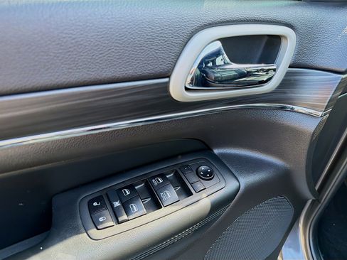 Used 2021 Jeep Grand Cherokee Limited w/ Premium Lighting Group image 24