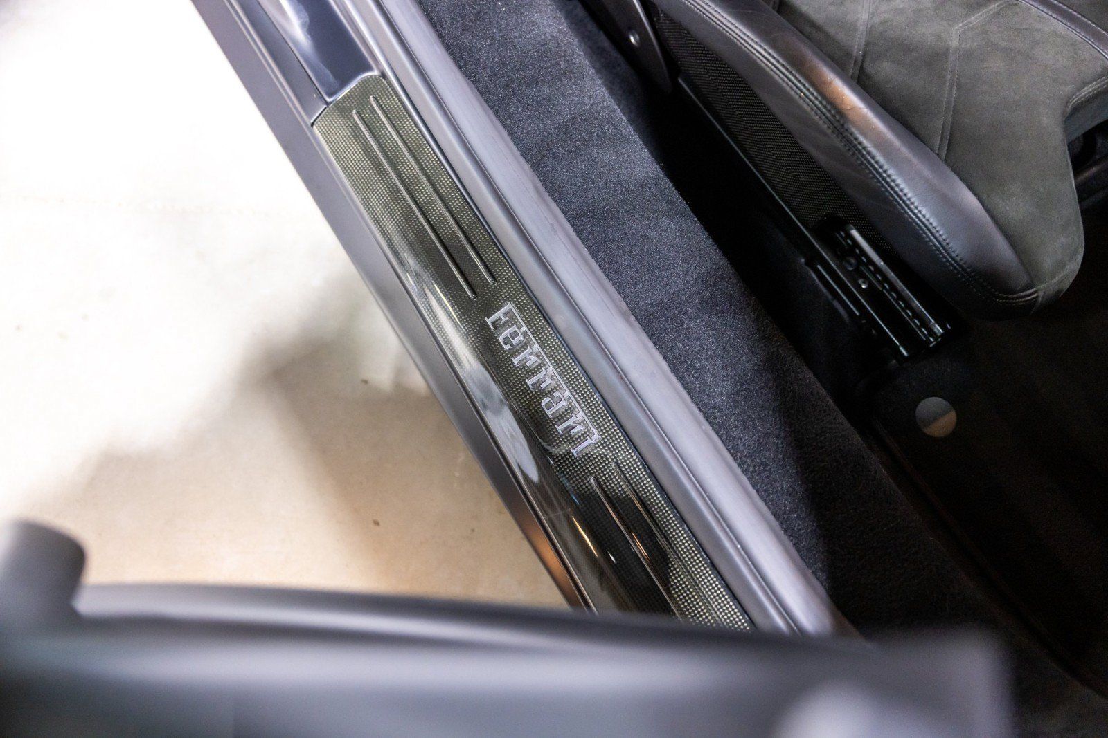 Used 2011 Ferrari 458 Italia Coupe RWD image 34