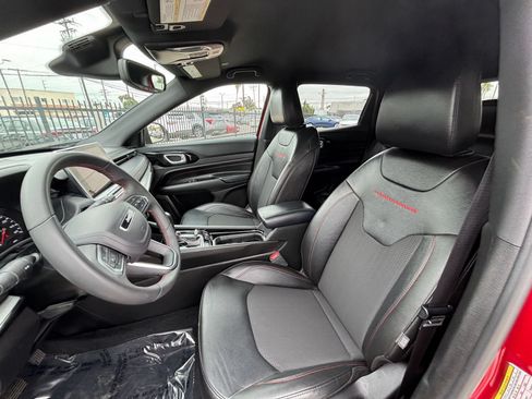 Used 2025 Jeep Compass Trailhawk AWD/4WD image 27