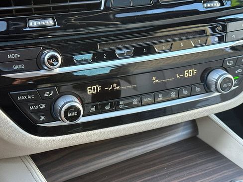 Used 2019 BMW 530e image 20