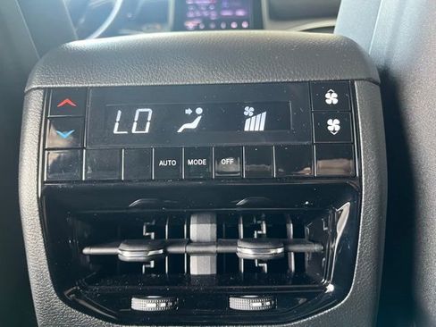 New 2025 Jeep Grand Cherokee L Laredo w/ Luxury Tech Group I image 29