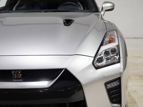 Used 2020 Nissan GT-R Premium AWD/4WD image 28