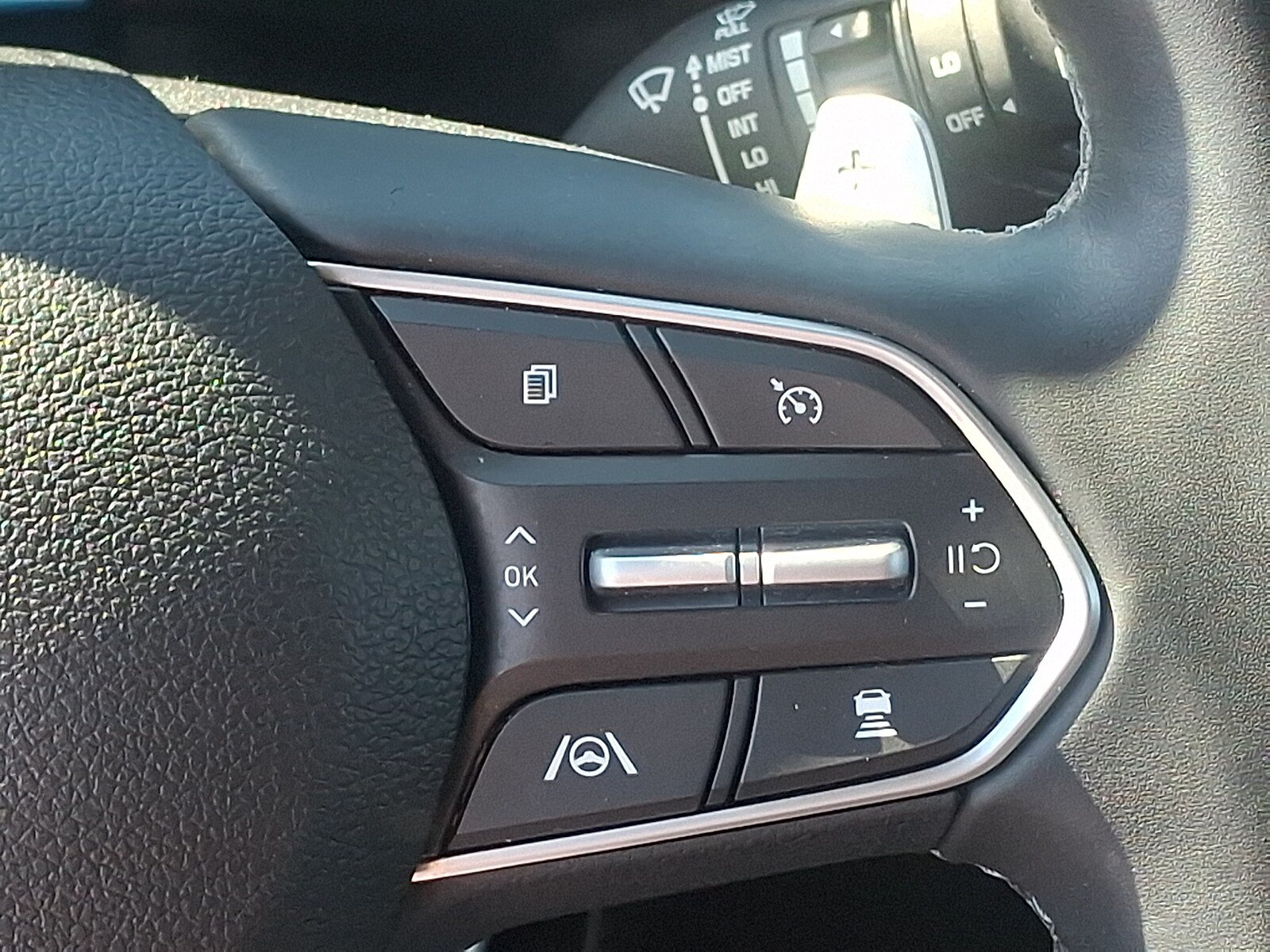 Certified 2023 Hyundai Santa Fe SEL w/ Premium Package AWD/4WD image 24