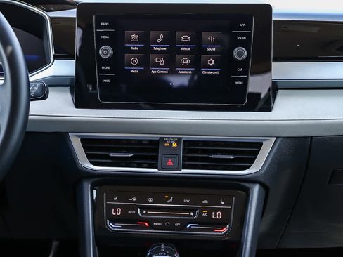 New 2025 Volkswagen Taos SE FWD image 13