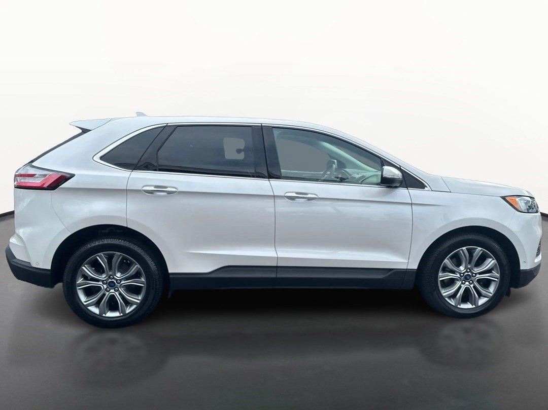 Used 2019 Ford Edge Titanium w/ Equipment Group 301A AWD/4WD image 2