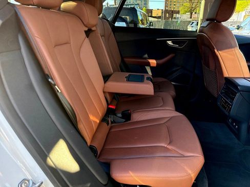 Used 2019 Audi Q8 Premium Plus w/ Premium Plus AWD/4WD image 38