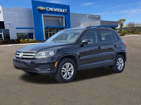Used 2016 Volkswagen Tiguan S image 4
