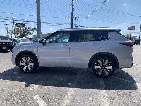 Used 2025 Mitsubishi Outlander SEL FWD image 4