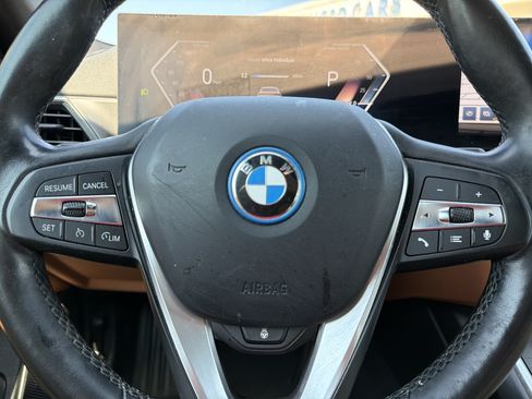 Used 2023 BMW i4 eDrive40 w/ Premium Package RWD image 11