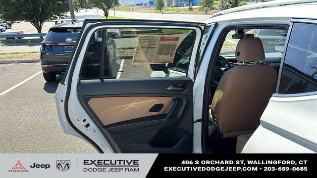 Used 2023 Volkswagen Tiguan SE AWD/4WD image 21