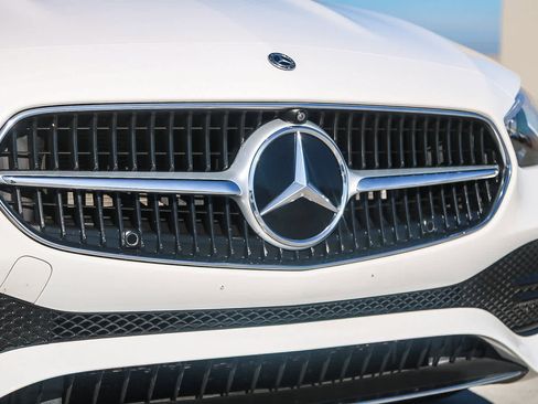 Used 2023 Mercedes-Benz C 300 Sedan image 5